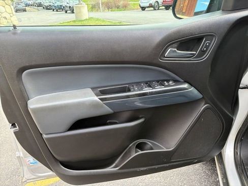 Used 2016 Chevrolet Colorado Z71 AWD/4WD image 11