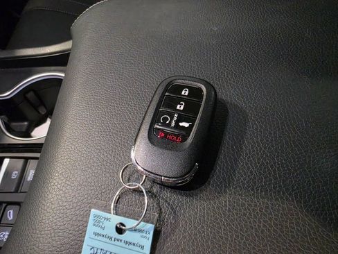 Used 2024 Honda Pilot Touring image 10