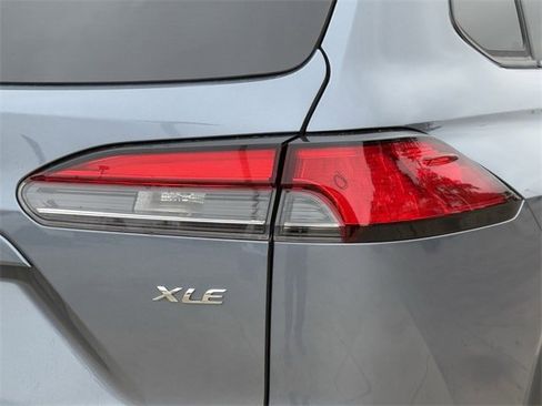 Used 2023 Toyota Corolla Cross XLE image 7