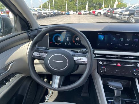 Used 2025 Hyundai Tucson SEL AWD/4WD image 16