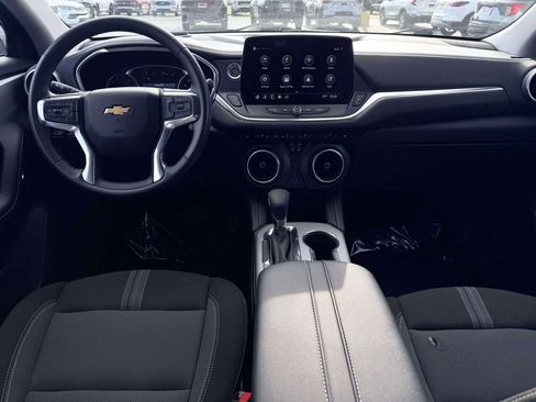 Used 2025 Chevrolet Blazer LT FWD image 3