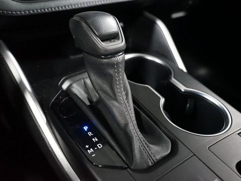 Certified 2023 Toyota Highlander L image 22