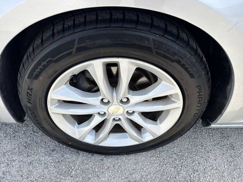 Used 2018 Chevrolet Malibu LT FWD image 12