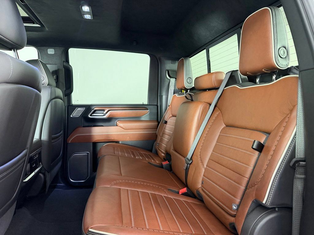 Used 2025 GMC Sierra 3500 Denali Ultimate AWD/4WD image 18