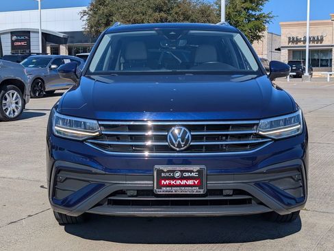 Used 2023 Volkswagen Tiguan SE w/ Panoramic Sunroof Package FWD image 6