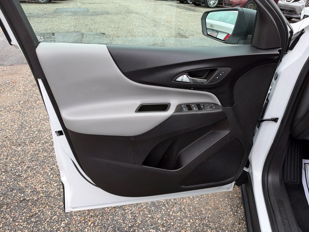 Used 2024 Chevrolet Equinox LS w/ LS Convenience Package FWD image 12