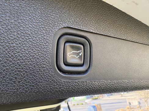 Used 2010 Chevrolet Suburban LTZ AWD/4WD image 25