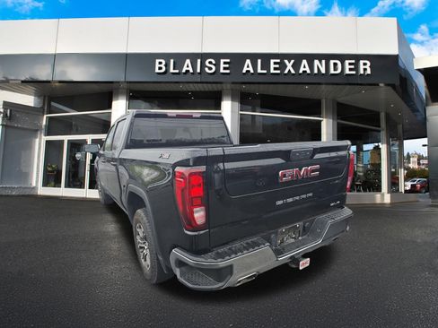Used 2022 GMC Sierra 1500 SLE w/ X31 Off-Road Package AWD/4WD image 8