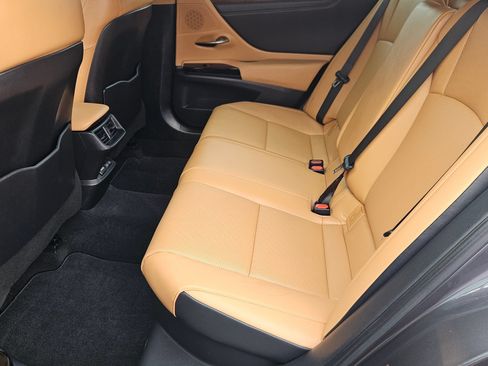 Used 2024 Lexus ES 300h w/ Premium Package FWD image 22