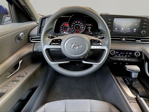 Used 2022 Hyundai Elantra SEL FWD image 8