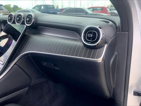 Used 2025 Mercedes-Benz GLC 300 image 18