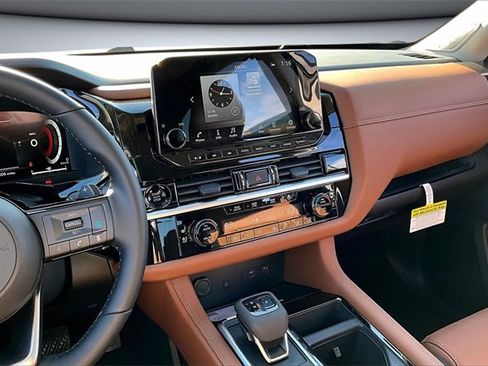 New 2025 Nissan Pathfinder Platinum image 6