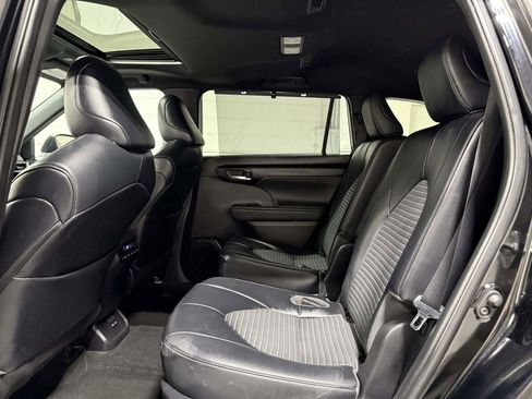 Used 2023 Toyota Highlander XSE image 17