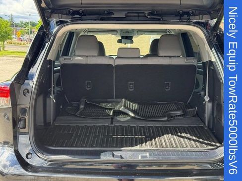 Used 2022 Toyota Highlander LE AWD/4WD image 9