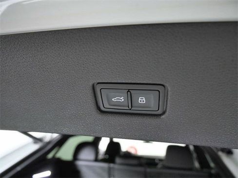 Used 2021 Audi Q8 Premium Plus w/ Premium Plus Package image 11