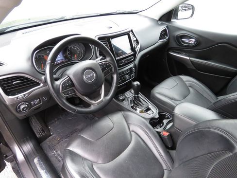 Used 2019 Jeep Cherokee Limited AWD/4WD image 11
