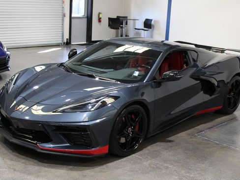 Used 2021 Chevrolet Corvette Stingray Coupe w/ Z51 Performance Package RWD image 9
