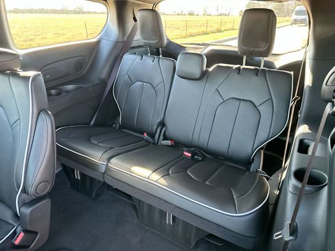 New 2026 Chrysler Pacifica Limited w/ S Appearance Package image 24