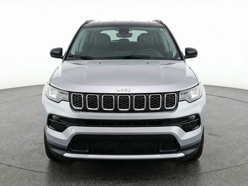 Used 2025 Jeep Compass Limited AWD/4WD image 2
