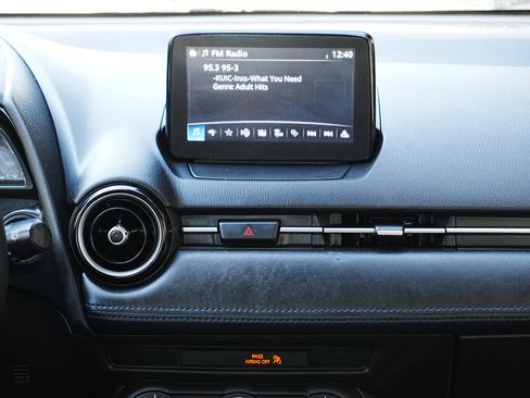 Used 2020 Toyota Yaris LE image 17