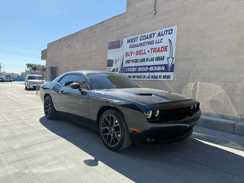 Used 2019 Dodge Challenger SXT w/ Blacktop Package image 1