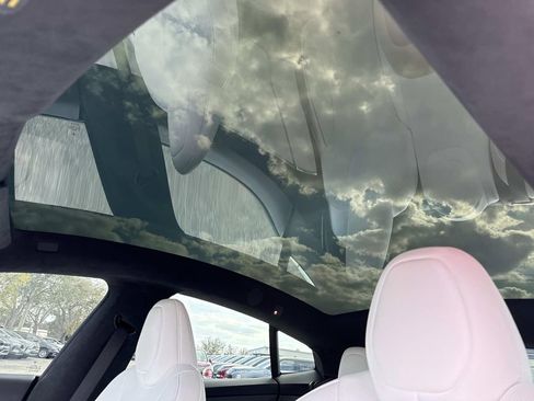 Used 2022 Tesla Model S Plaid image 25