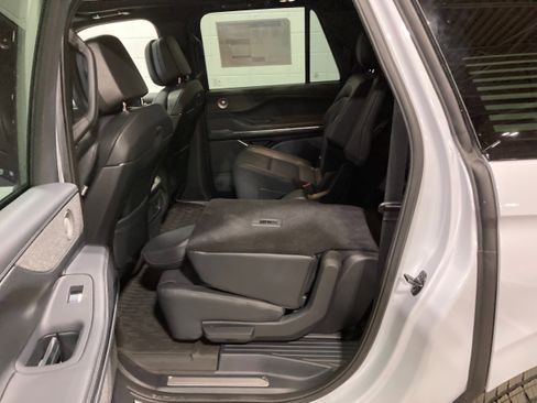 Used 2026 Lincoln Navigator L Reserve AWD/4WD image 23