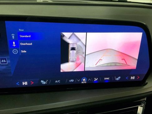 Used 2024 Chevrolet Traverse LT image 21