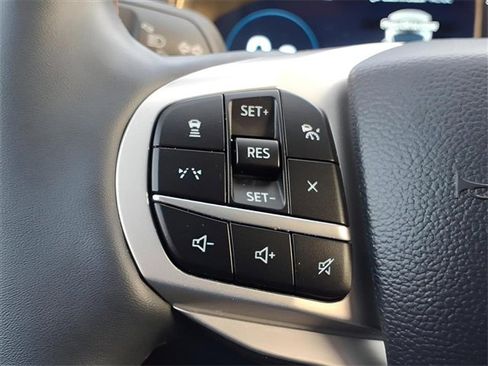 Used 2025 Ford Explorer Active w/ Active Comfort Package image 27