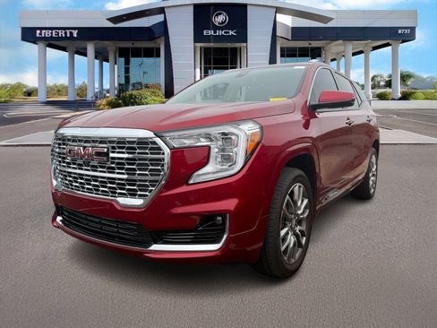 Used 2024 GMC Terrain Denali w/ Denali Premium Package image 4
