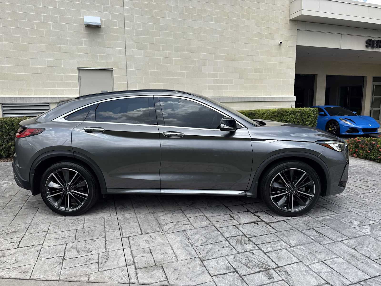 Used 2023 INFINITI QX55 Luxe w/ Cargo Package AWD/4WD image 2