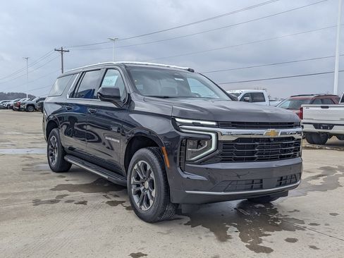 New 2026 Chevrolet Suburban LS image 5