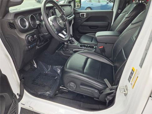 Used 2023 Jeep Wrangler Sahara image 24