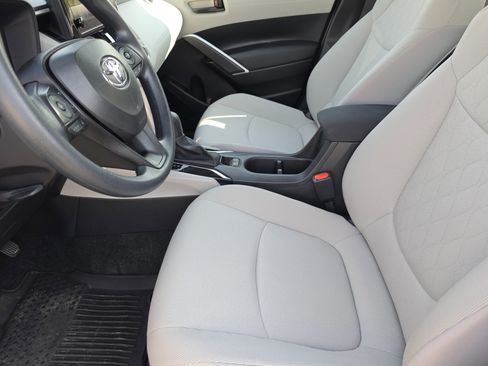 Certified 2025 Toyota Corolla Cross L image 9