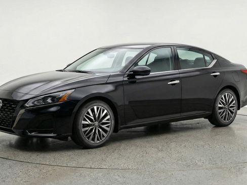 Used 2025 Nissan Altima 2.5 SV image 3