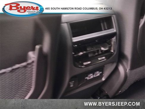 New 2025 Jeep Grand Cherokee Altitude image 32