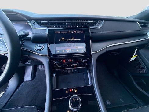 New 2025 Jeep Grand Cherokee L Altitude AWD/4WD image 29