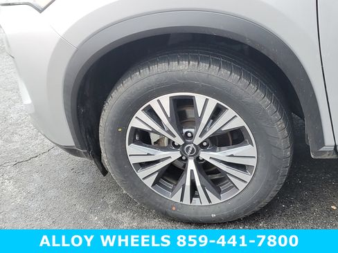 Used 2023 Nissan Rogue SV image 9