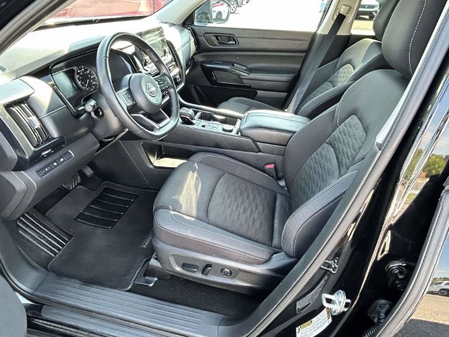 Used 2025 Nissan Pathfinder SV AWD/4WD image 23