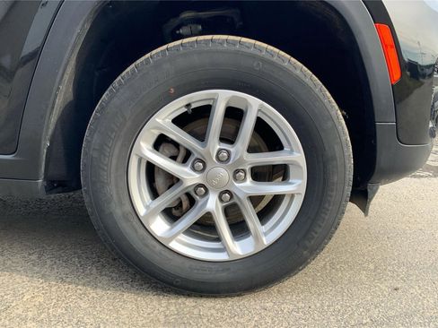 Used 2023 Jeep Grand Cherokee Laredo w/ Luxury Tech Group I image 26