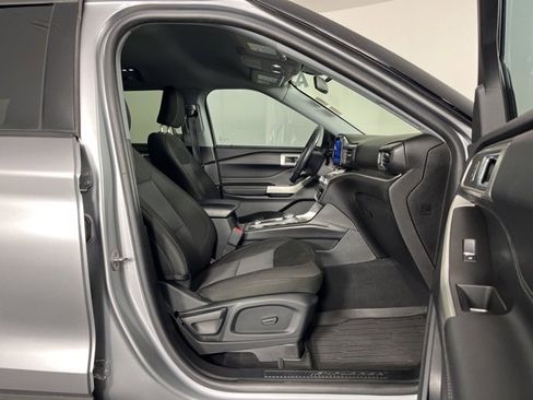 Used 2022 Ford Explorer XLT image 31
