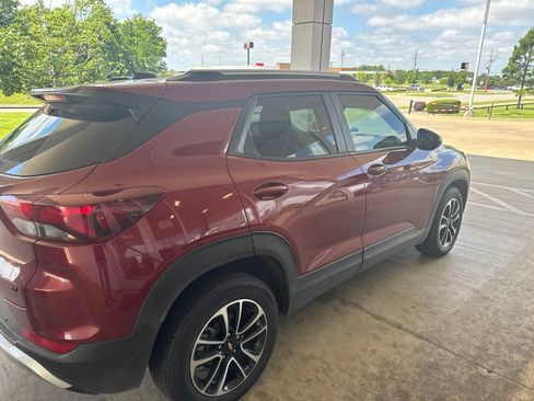 Used 2024 Chevrolet TrailBlazer LT w/ LT Cold Weather Package FWD image 5
