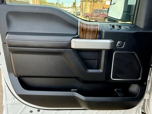 Used 2019 Ford F150 Lariat w/ Trailer Tow Package image 8