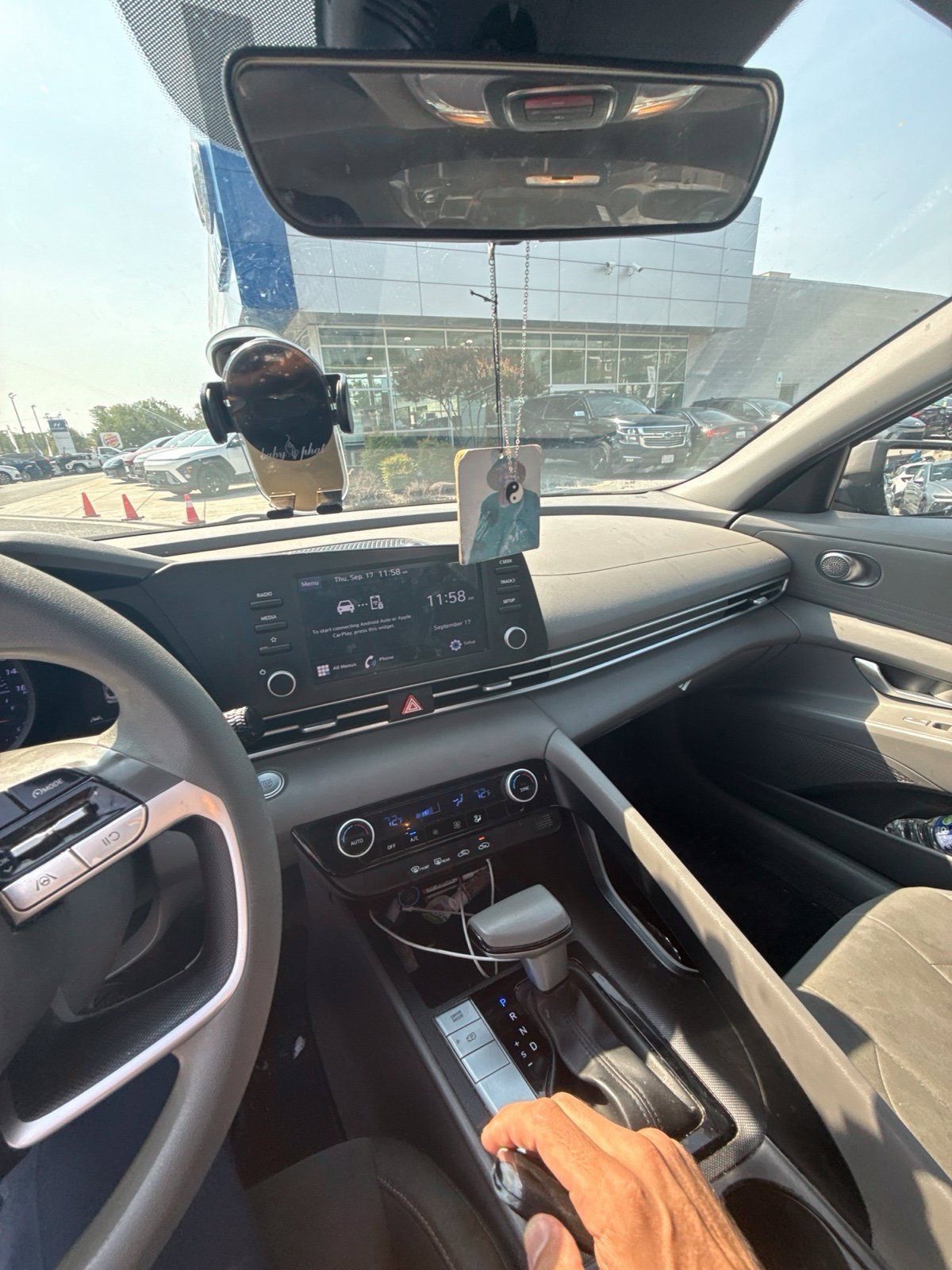 Used 2023 Hyundai Elantra SEL FWD image 15