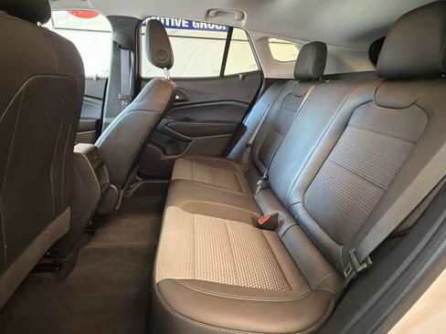 Used 2024 Chevrolet Trax LT w/ Sunroof Package FWD image 23