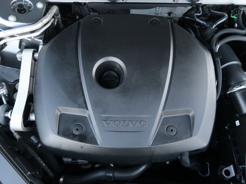 Used 2020 Volvo XC90 T5 Momentum image 42