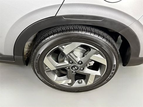 Certified 2024 Hyundai Venue SEL image 33