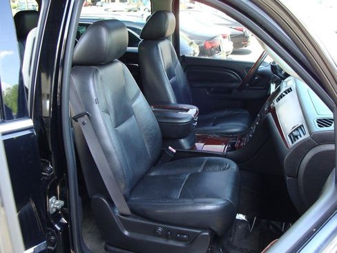 Used 2012 Cadillac Escalade ESV Luxury AWD/4WD image 11