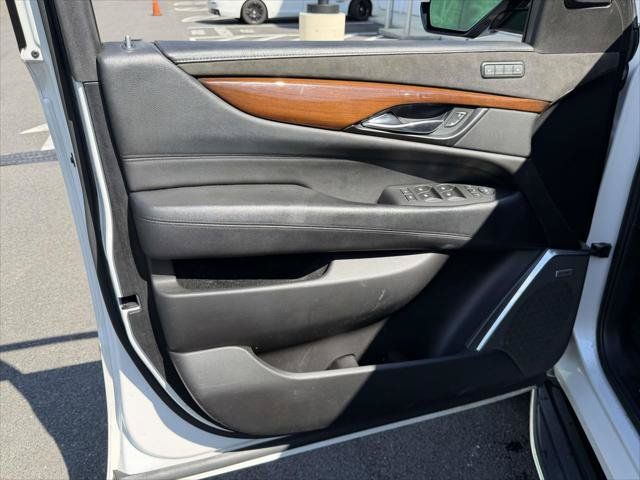 Used 2020 Cadillac Escalade Luxury w/ LPO, Radiant Package AWD/4WD image 18