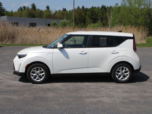 Used 2023 Kia Soul LX w/ LX Technology Package FWD image 5